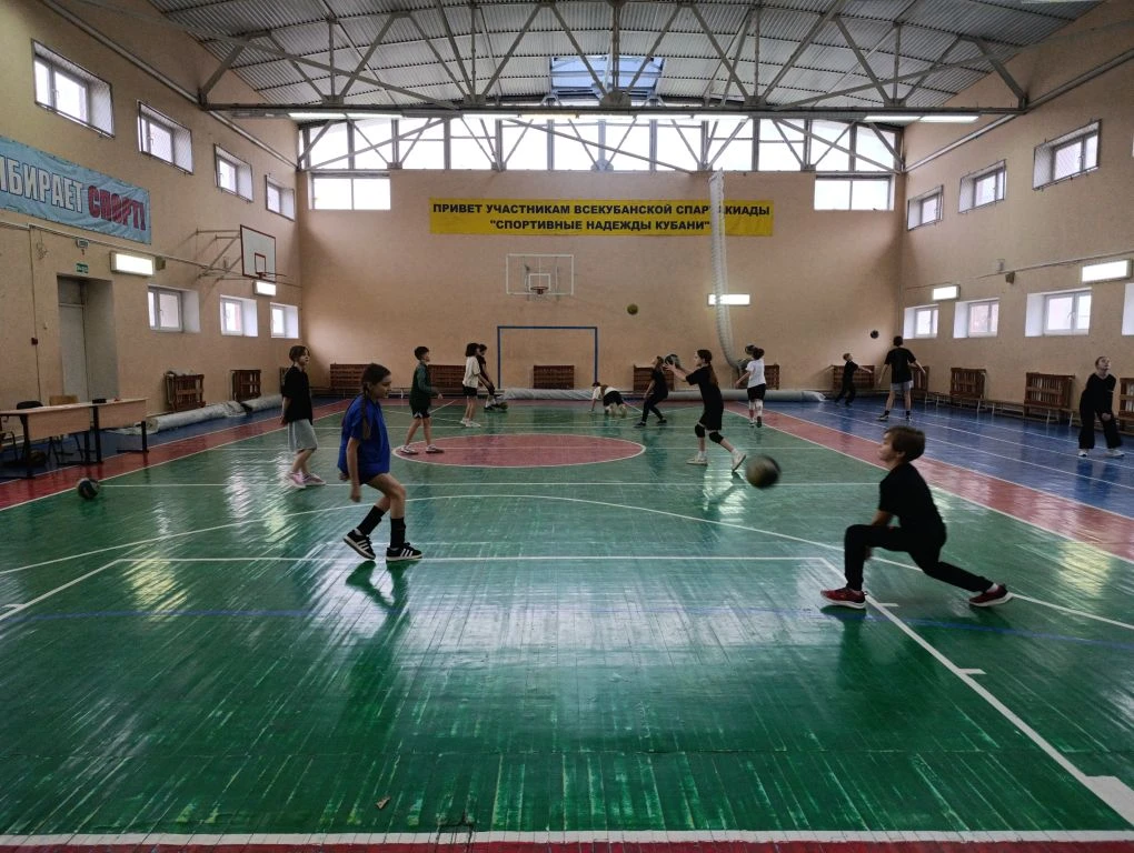 Секция по волейболу: 5 классы.